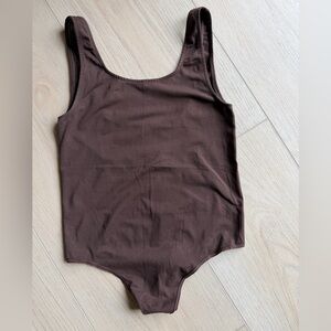 SKIMS Scoop neck Shapewear Bodysuit Cocoa